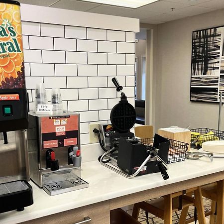 Residence Inn By Marriott Buffalo Galleria Mall Чийктоуага Екстериор снимка