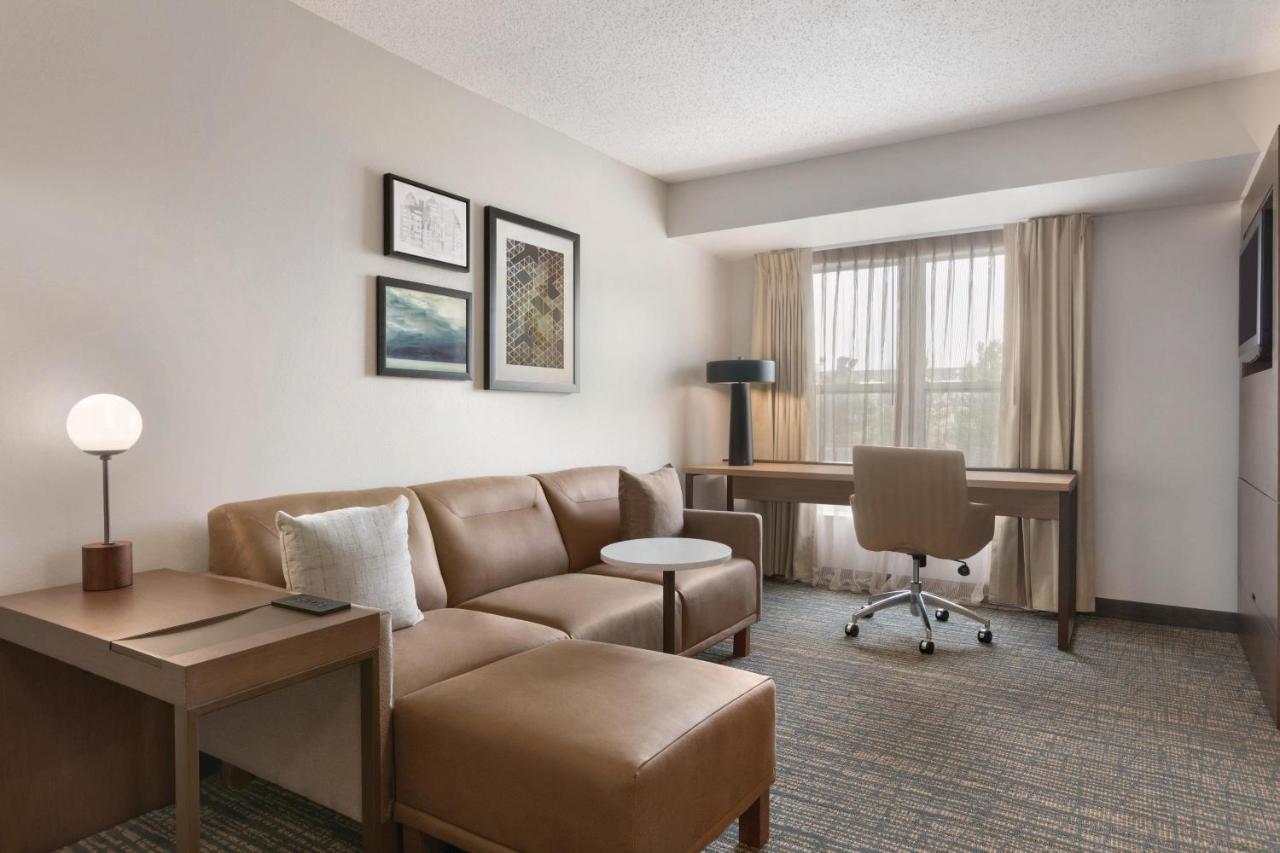 Residence Inn By Marriott Buffalo Galleria Mall Чийктоуага Екстериор снимка