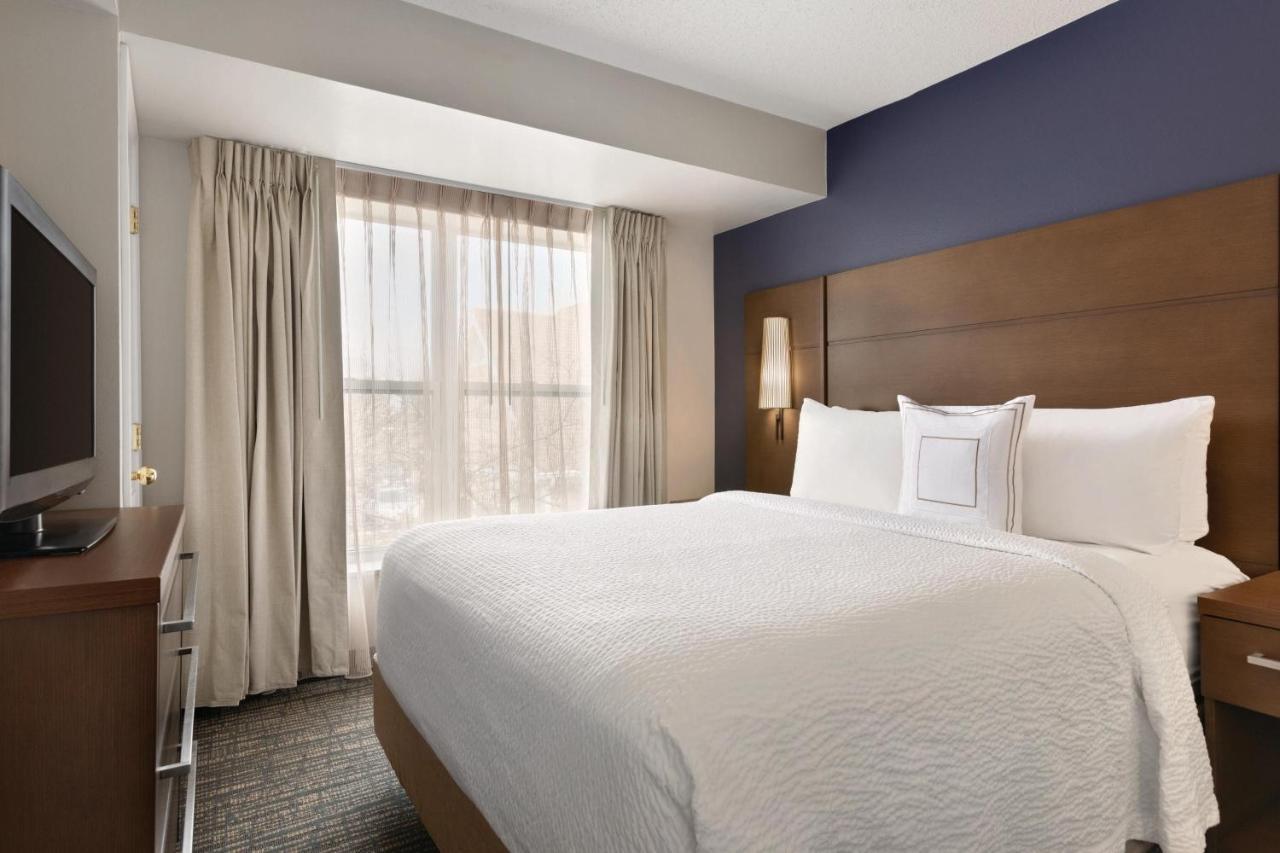 Residence Inn By Marriott Buffalo Galleria Mall Чийктоуага Екстериор снимка