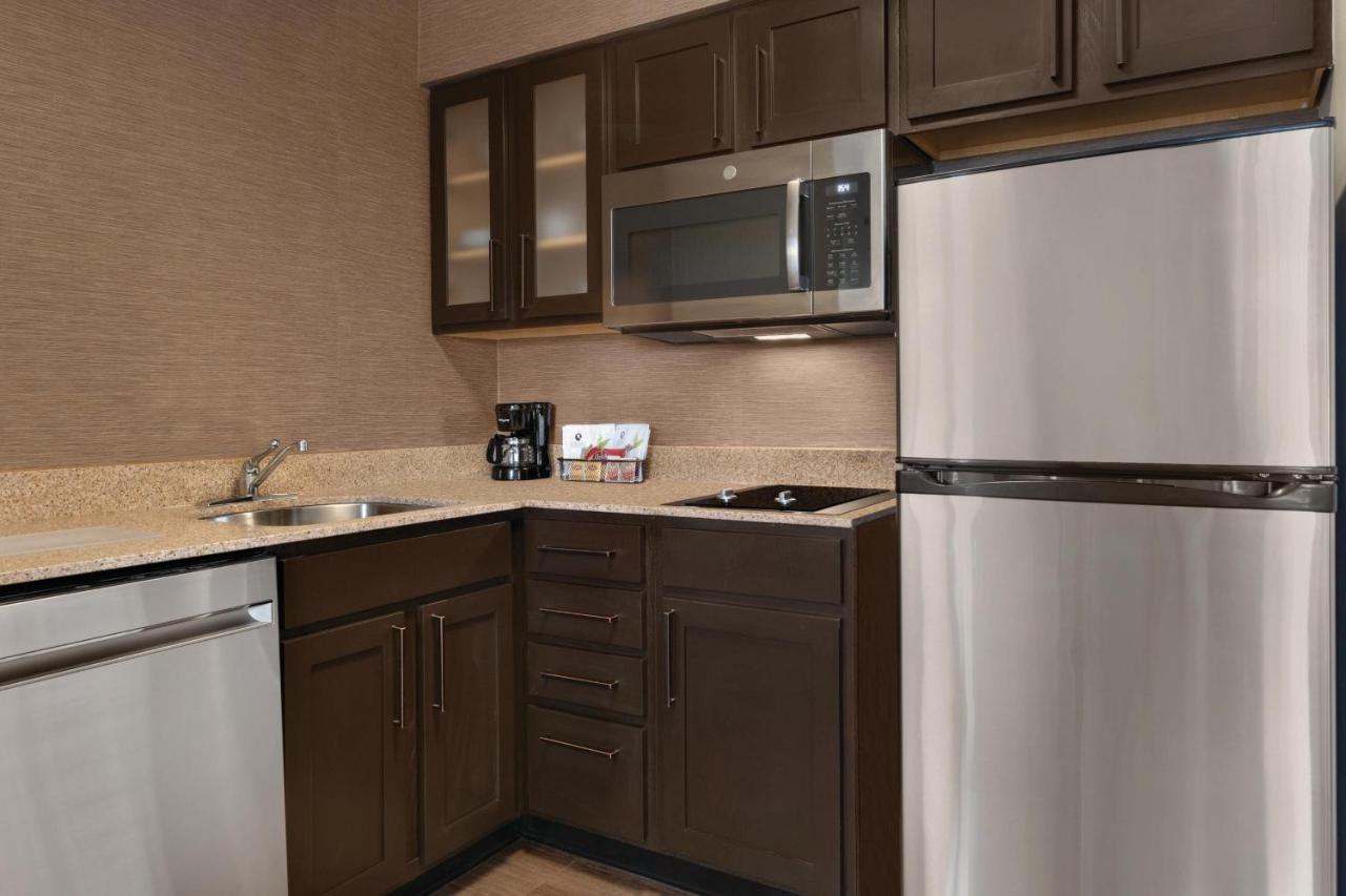 Residence Inn By Marriott Buffalo Galleria Mall Чийктоуага Екстериор снимка