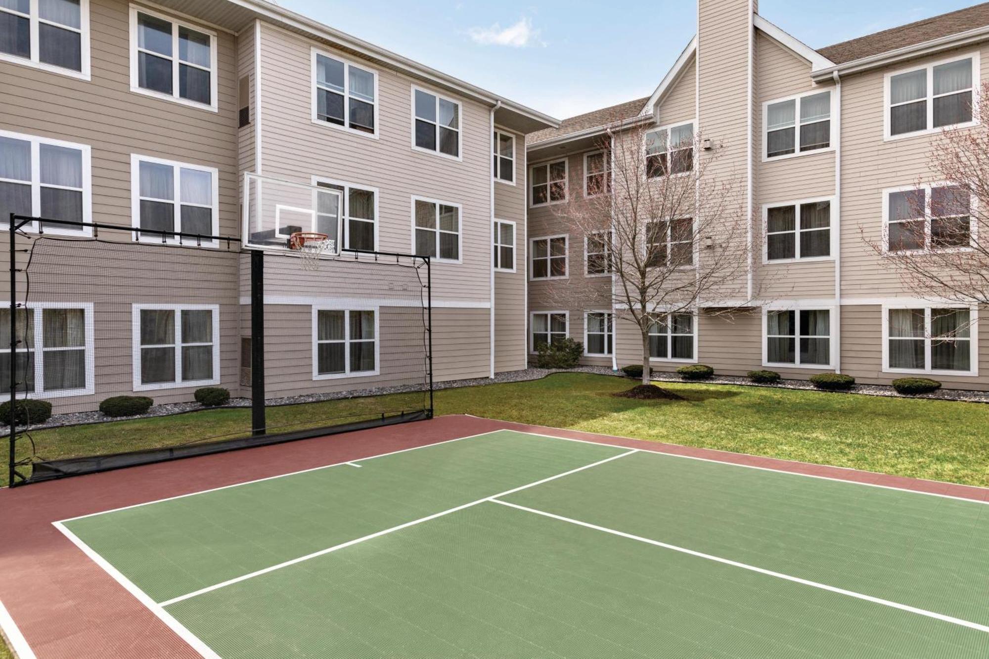Residence Inn By Marriott Buffalo Galleria Mall Чийктоуага Екстериор снимка