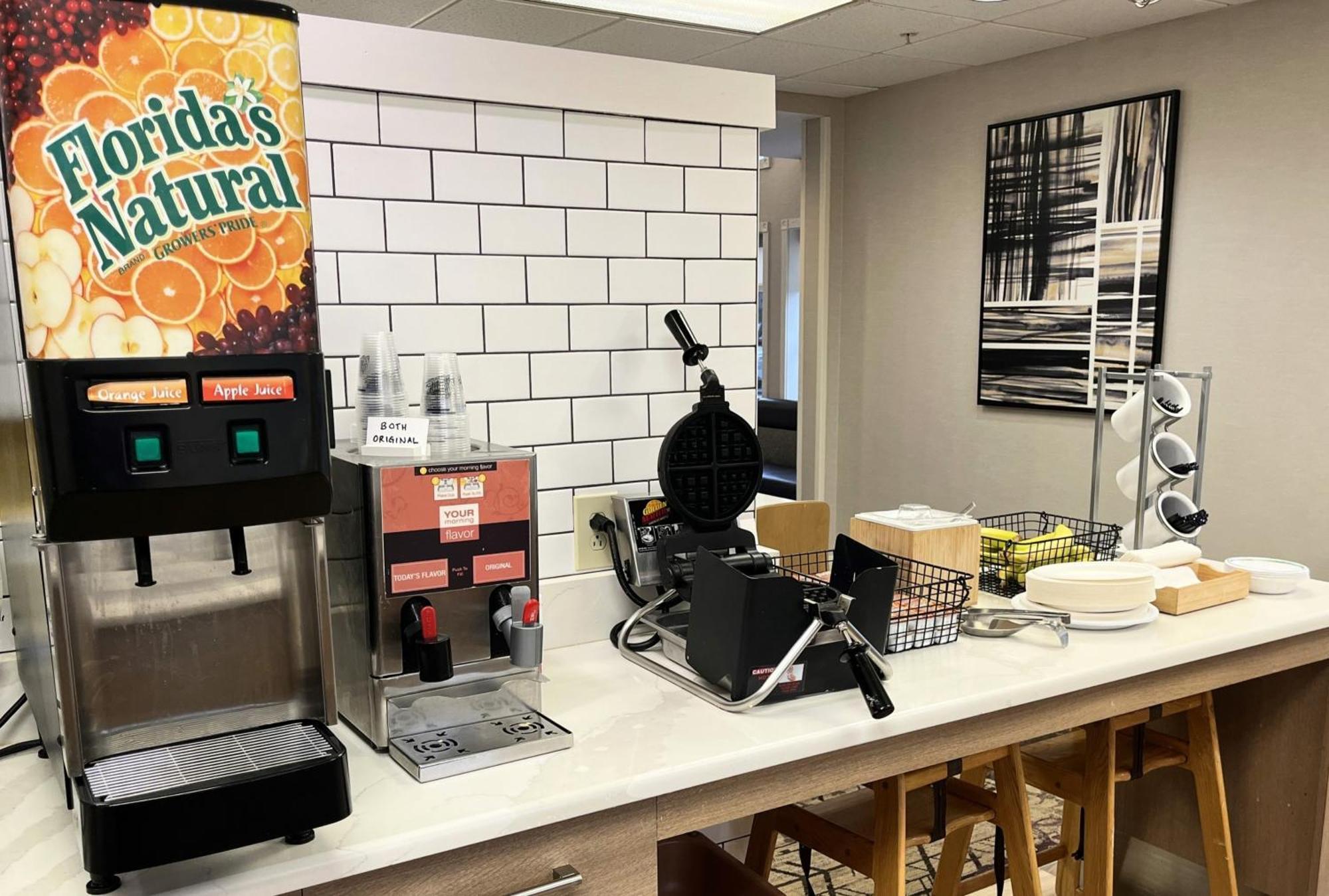 Residence Inn By Marriott Buffalo Galleria Mall Чийктоуага Екстериор снимка
