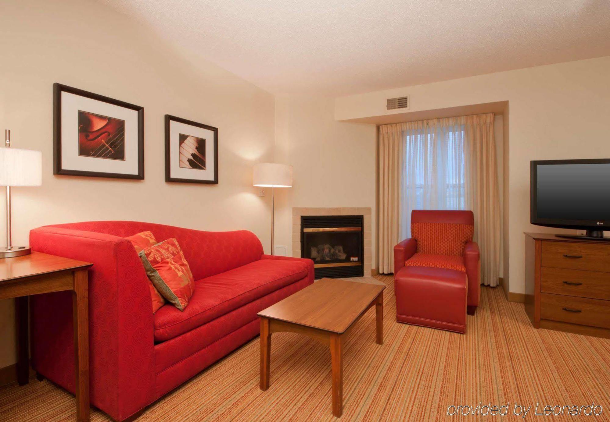 Residence Inn By Marriott Buffalo Galleria Mall Чийктоуага Екстериор снимка