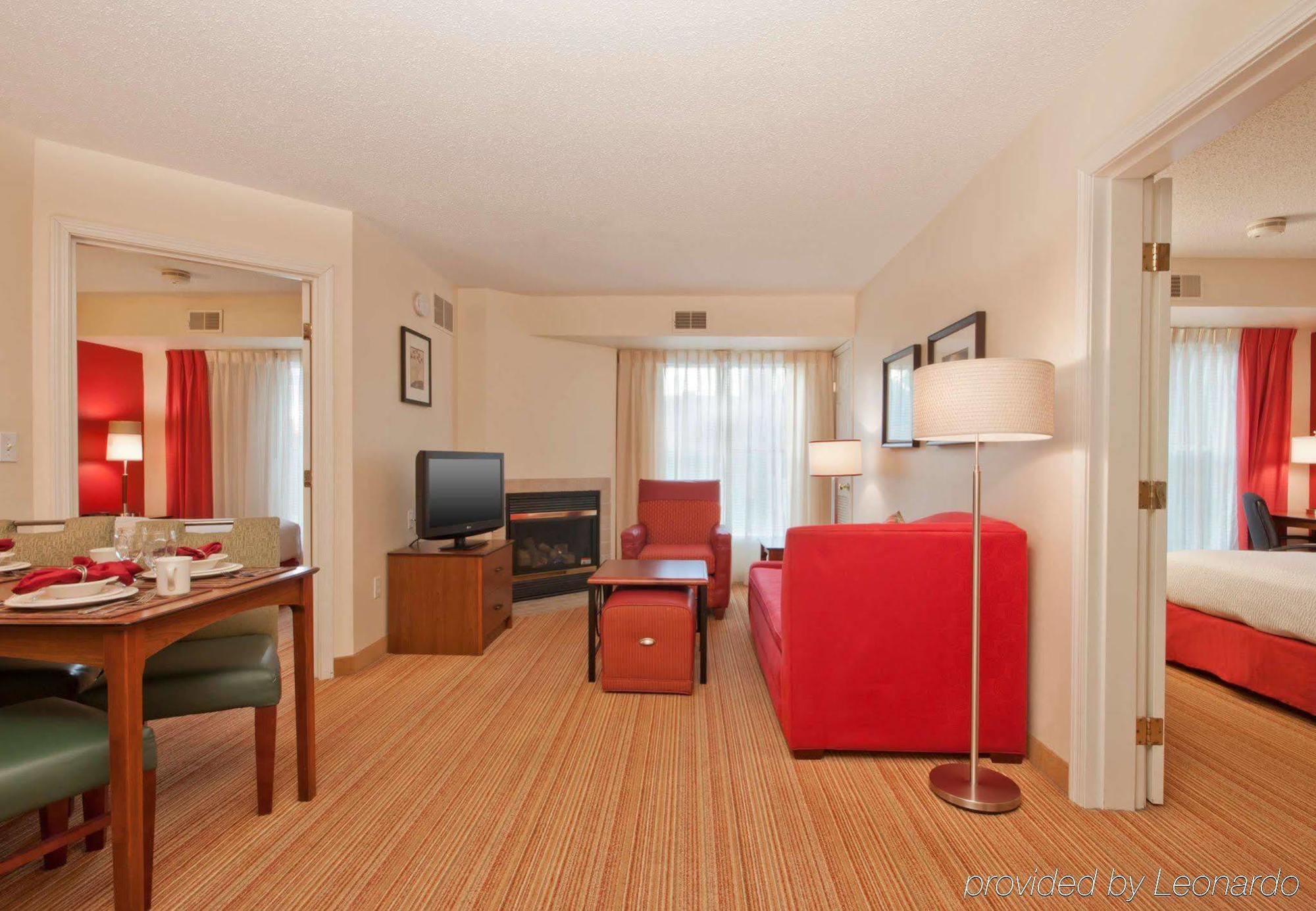 Residence Inn By Marriott Buffalo Galleria Mall Чийктоуага Екстериор снимка
