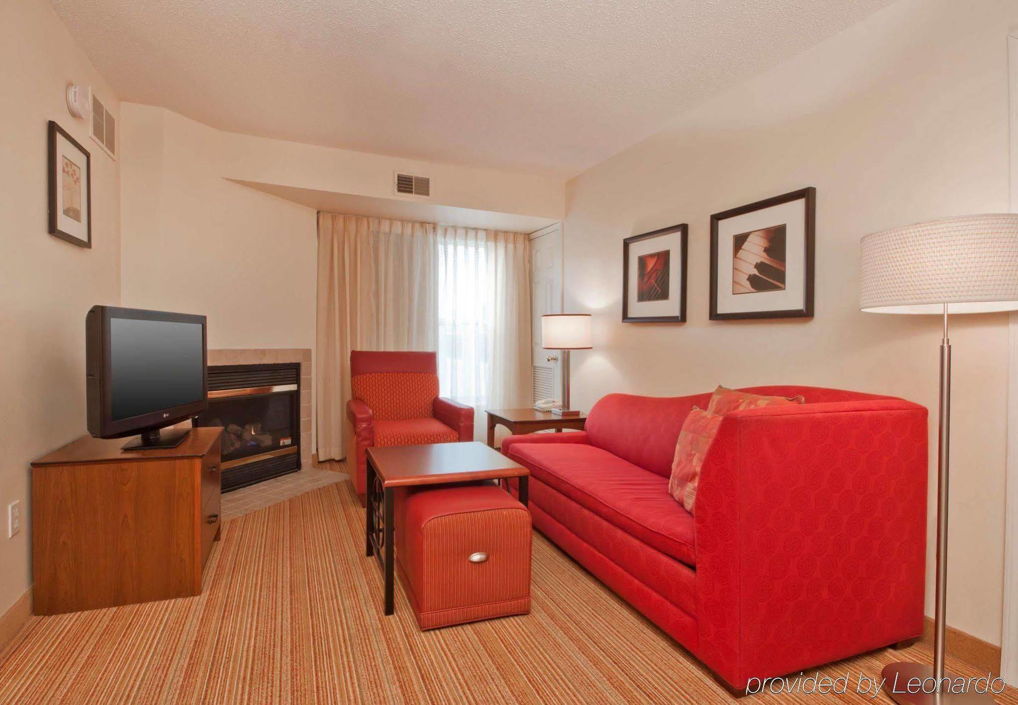 Residence Inn By Marriott Buffalo Galleria Mall Чийктоуага Екстериор снимка