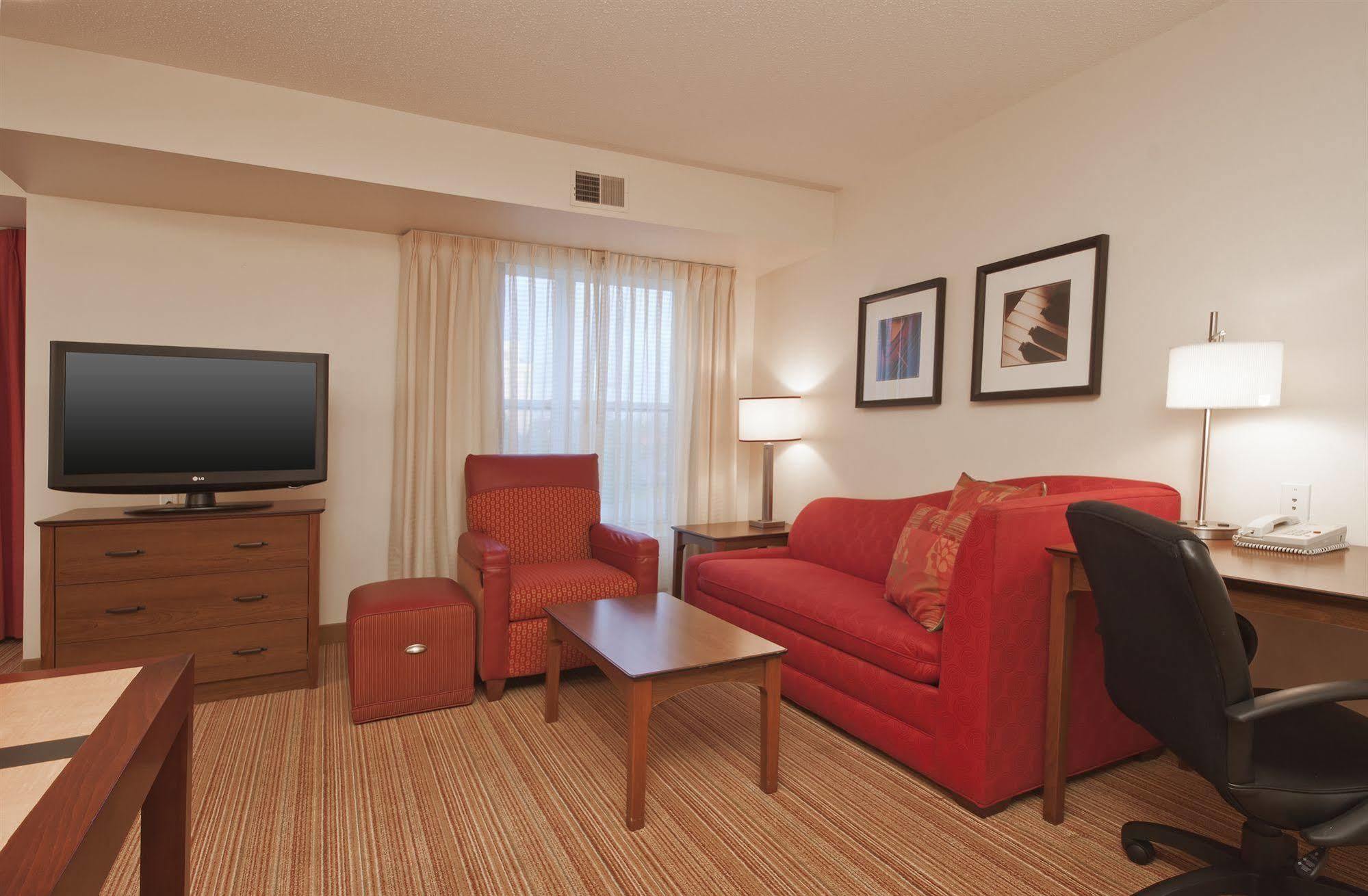 Residence Inn By Marriott Buffalo Galleria Mall Чийктоуага Екстериор снимка