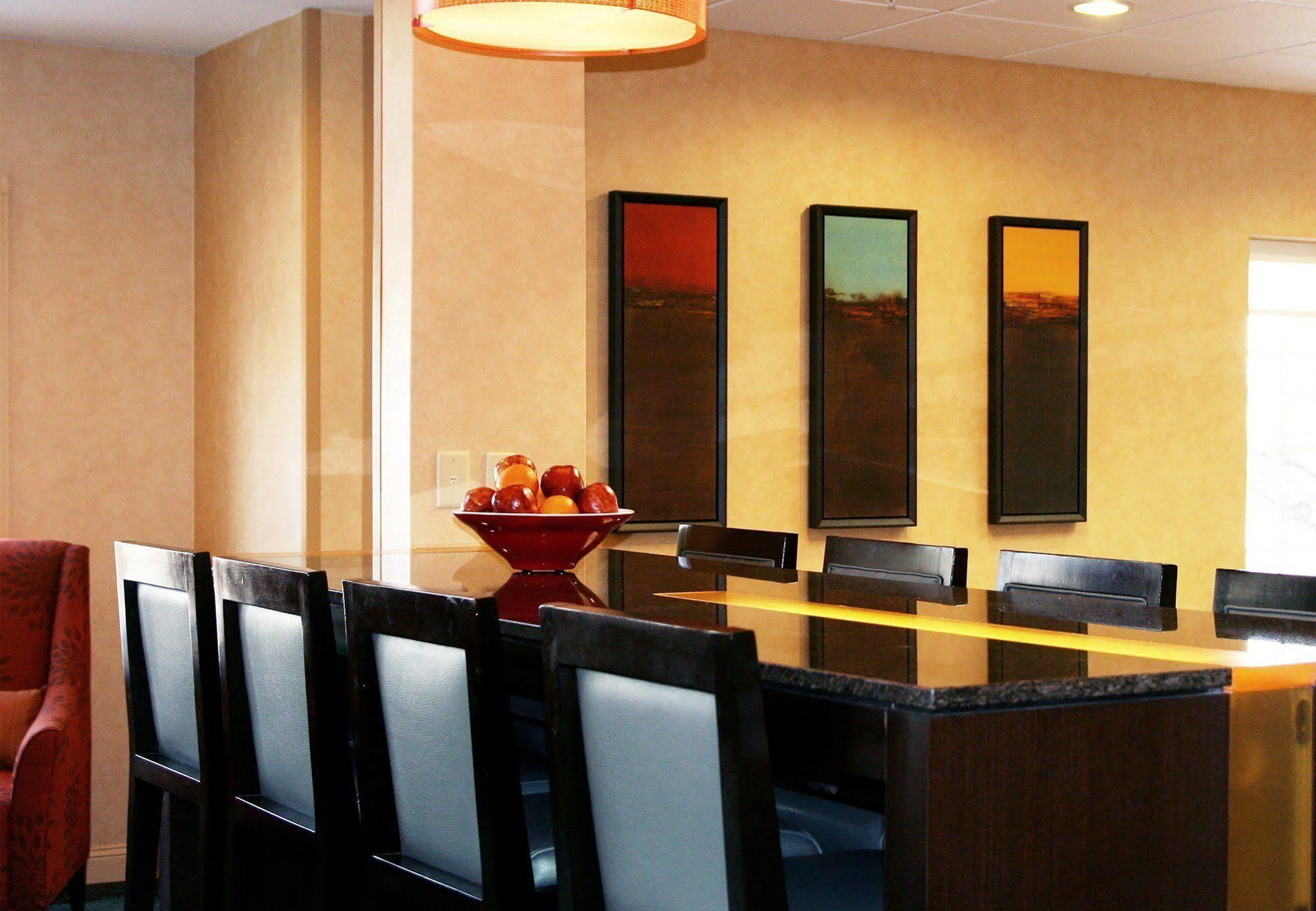 Residence Inn By Marriott Buffalo Galleria Mall Чийктоуага Ресторант снимка