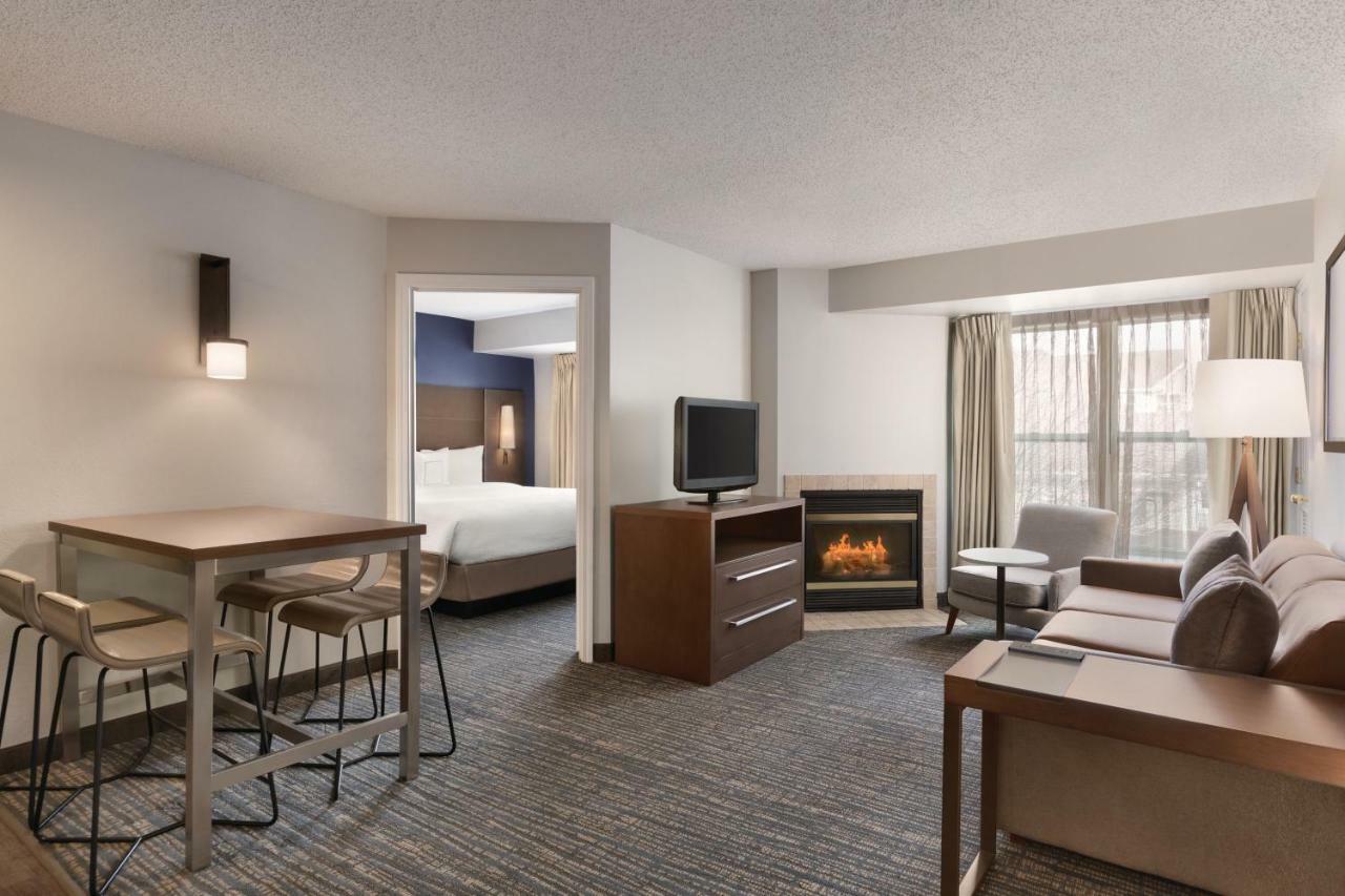 Residence Inn By Marriott Buffalo Galleria Mall Чийктоуага Екстериор снимка