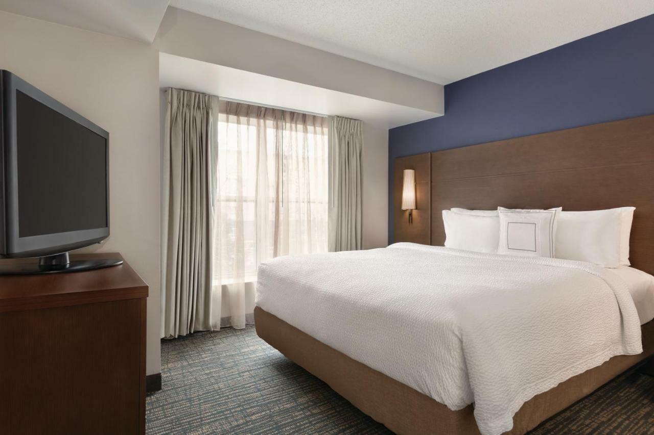 Residence Inn By Marriott Buffalo Galleria Mall Чийктоуага Екстериор снимка