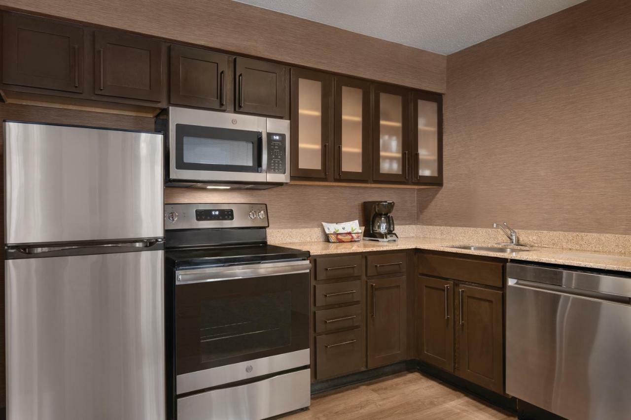 Residence Inn By Marriott Buffalo Galleria Mall Чийктоуага Екстериор снимка